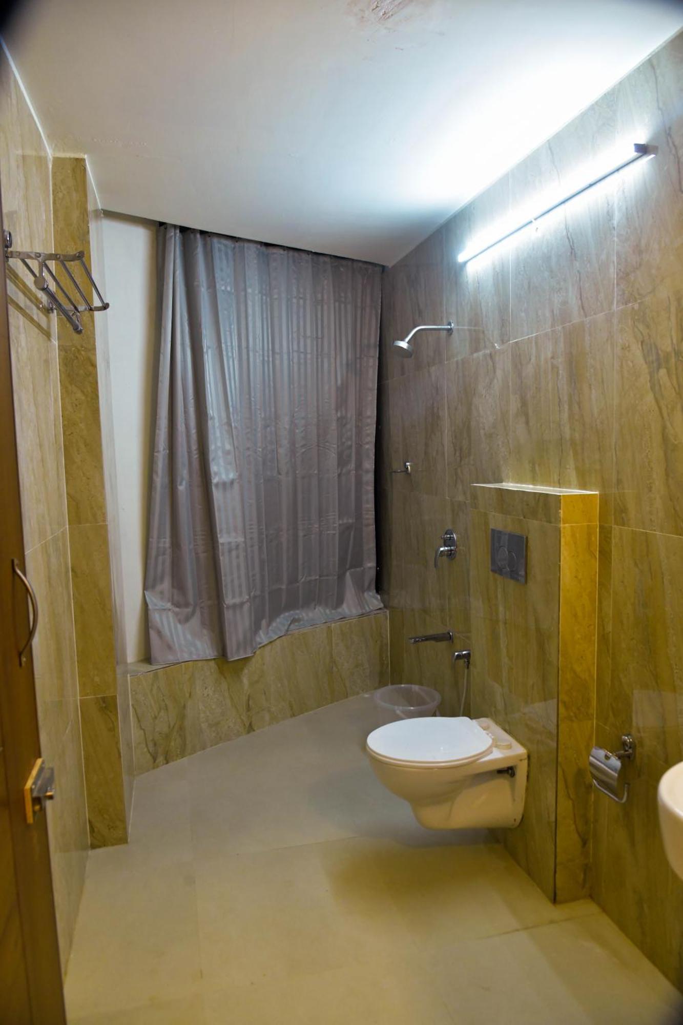 Hotel Ashooka Inn Gandhinagar Exterior photo