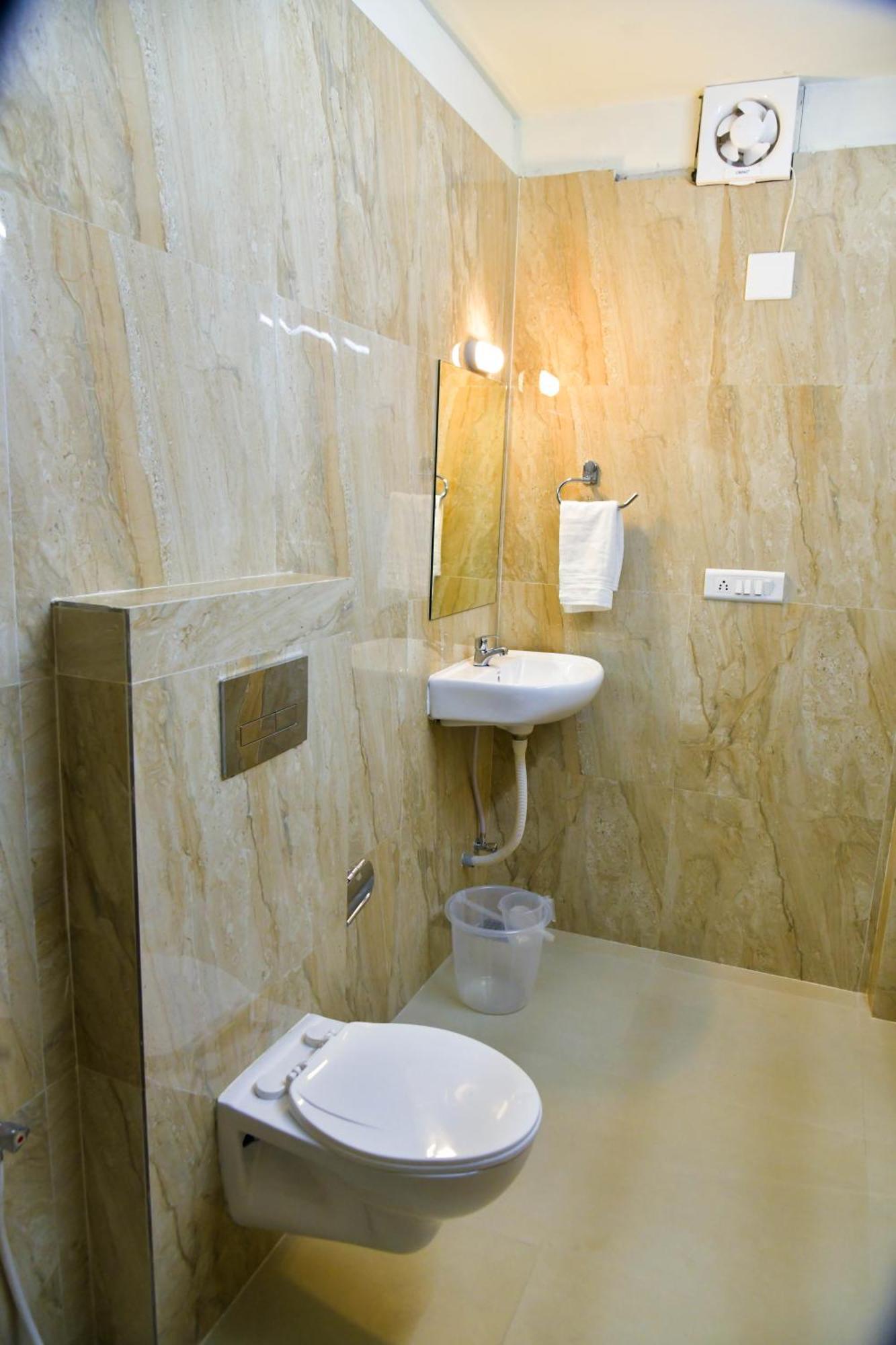 Hotel Ashooka Inn Gandhinagar Exterior photo