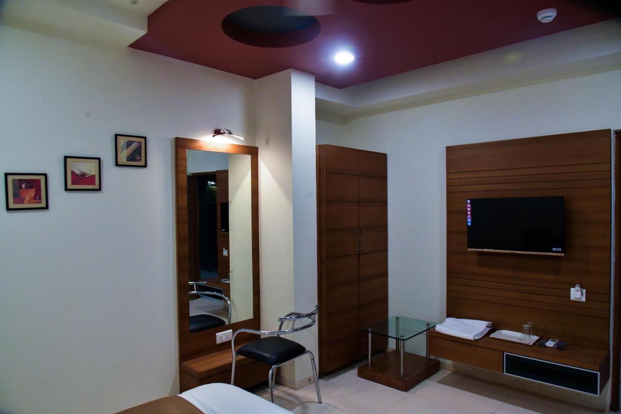 Hotel Ashooka Inn Gandhinagar Exterior photo