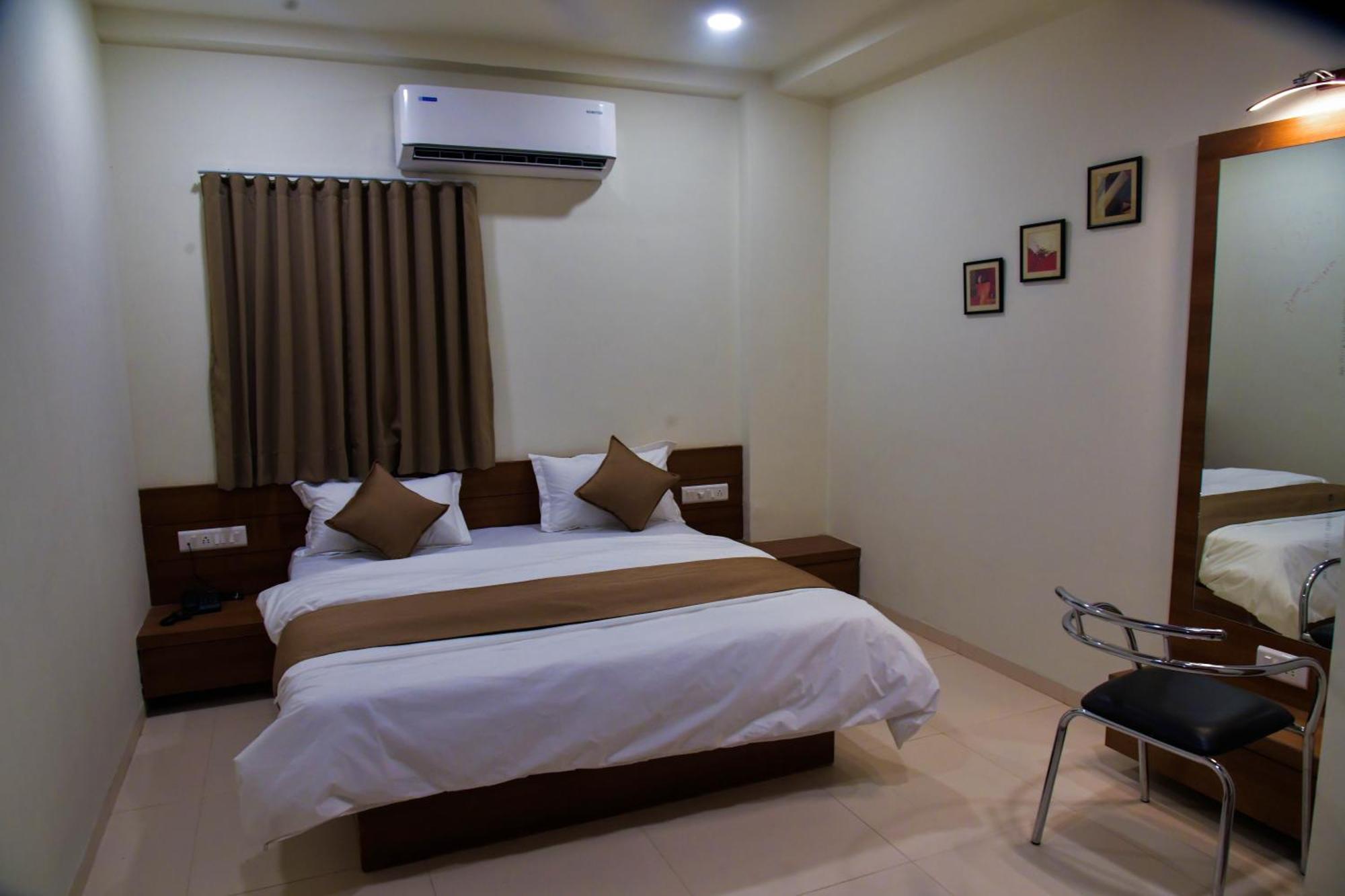 Hotel Ashooka Inn Gandhinagar Exterior photo