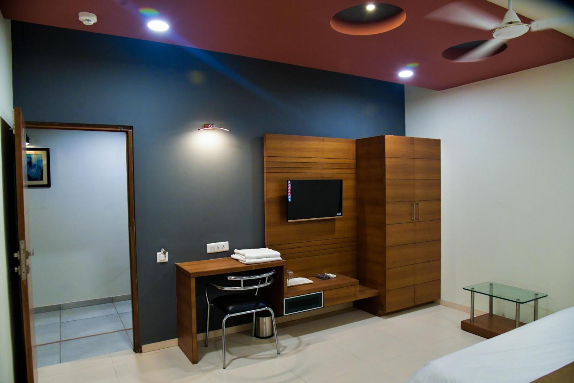 Hotel Ashooka Inn Gandhinagar Exterior photo