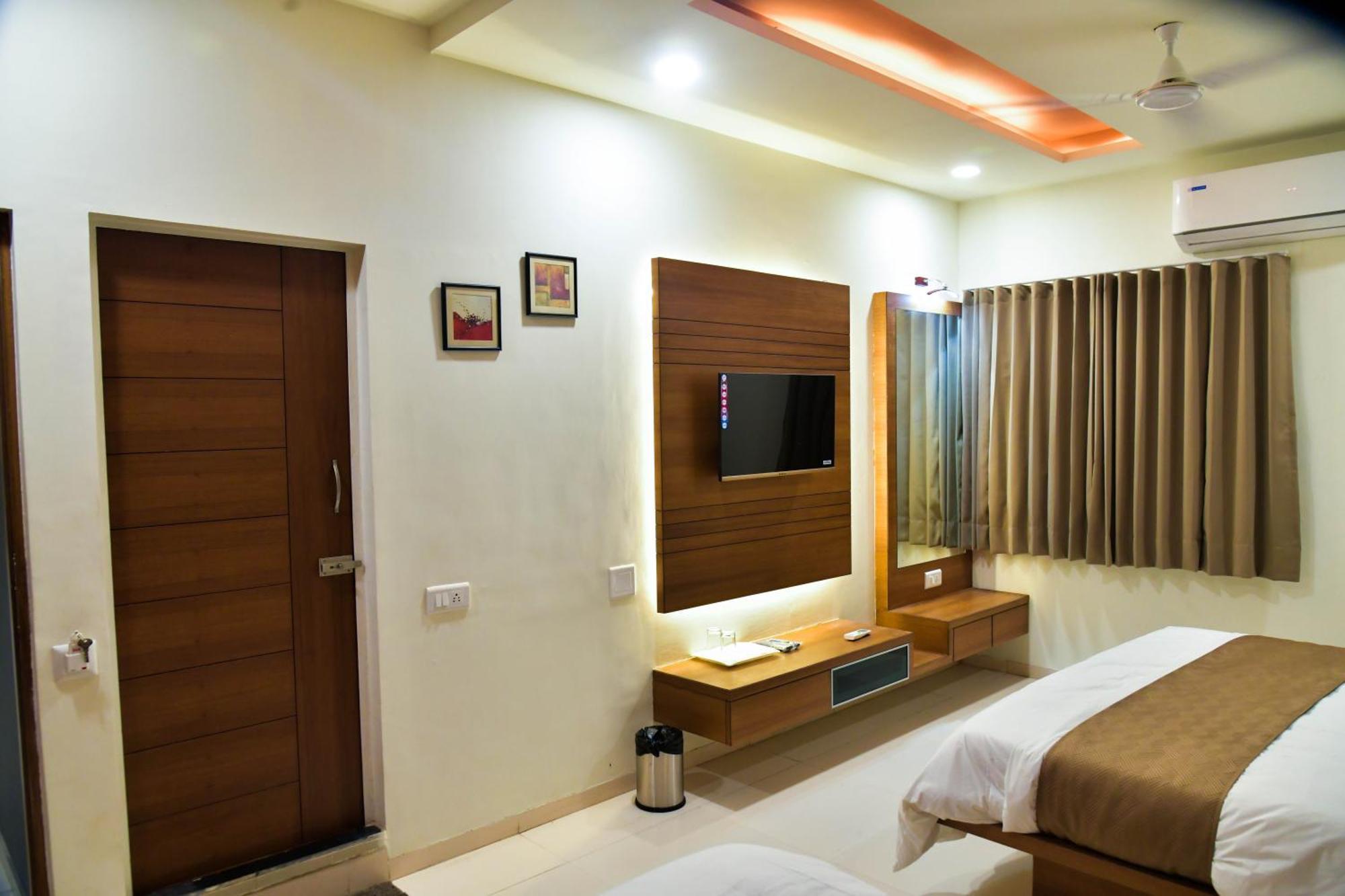 Hotel Ashooka Inn Gandhinagar Exterior photo