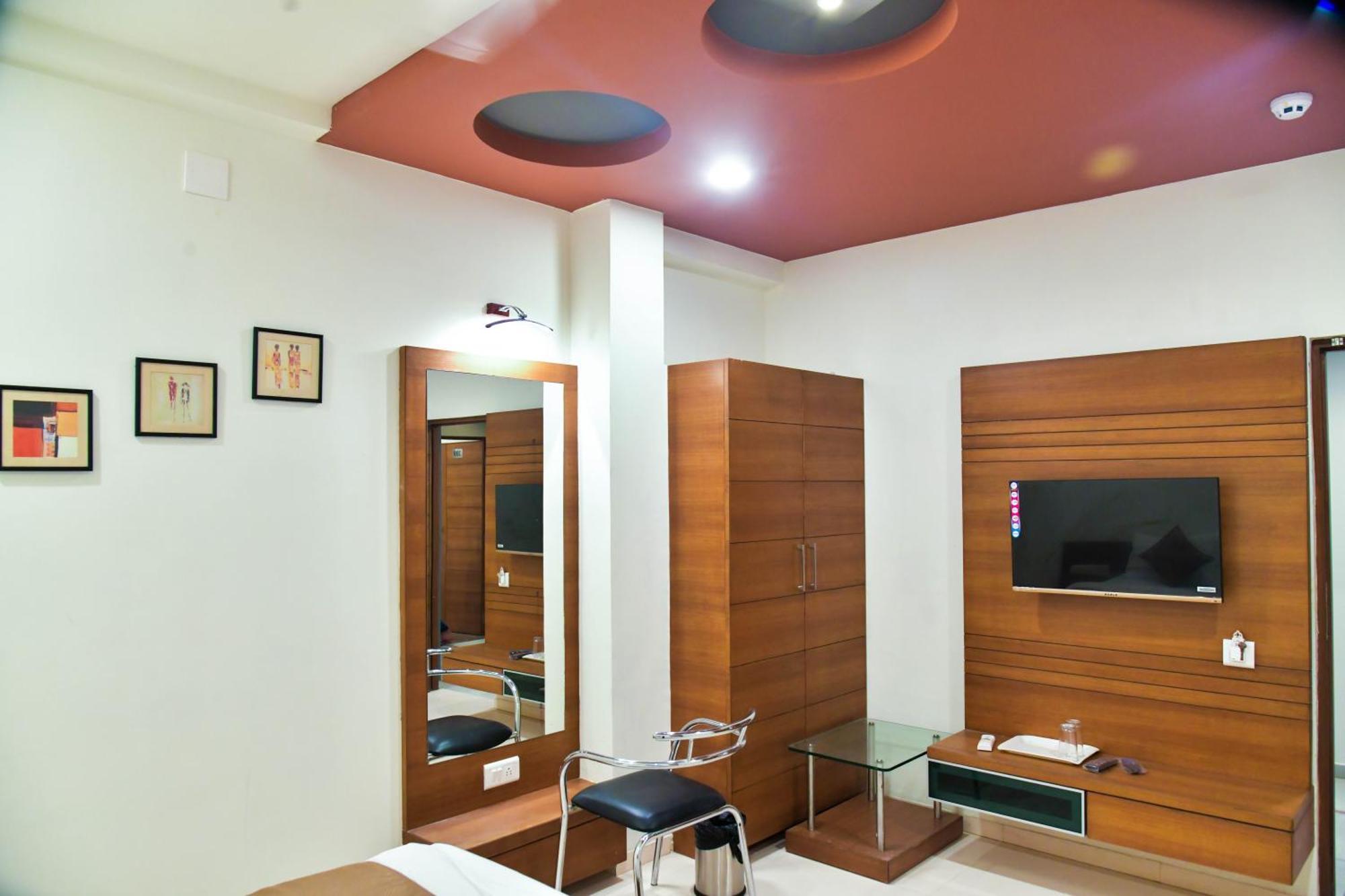 Hotel Ashooka Inn Gandhinagar Exterior photo